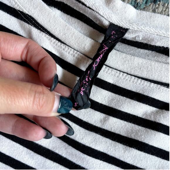 Betsy Johnson Black & White Striped Gold Lightning Bolt Long Sleeve Top - Size S - Picture 4 of 8